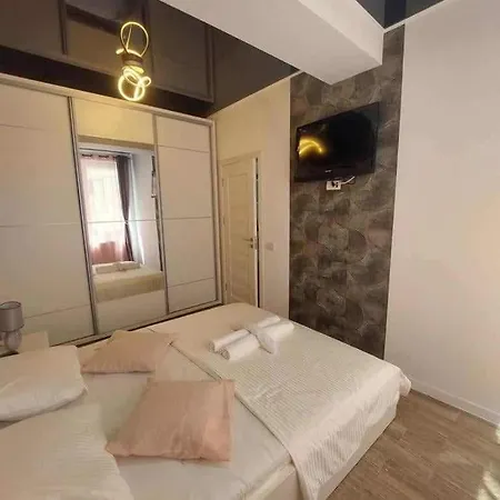 Aurora Apartament *
